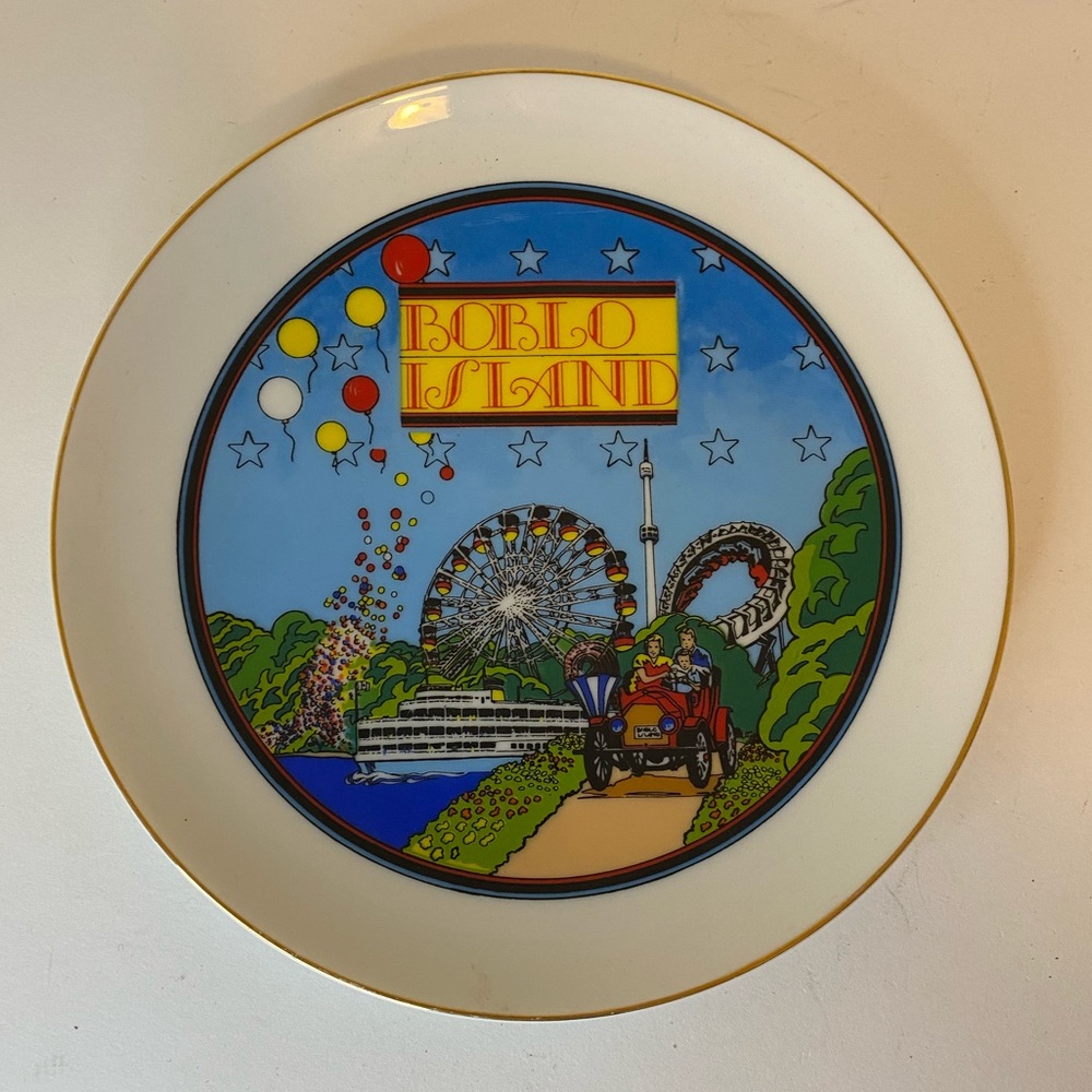 Vintage Boblo island collector souvenir plate